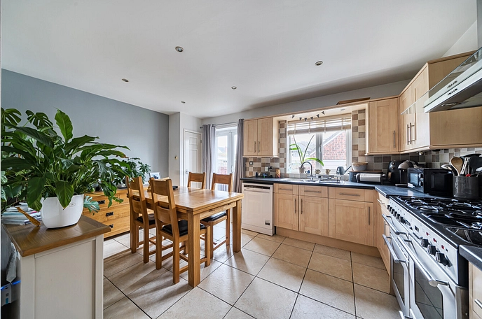 3 bedroom  semi-detached house for sale