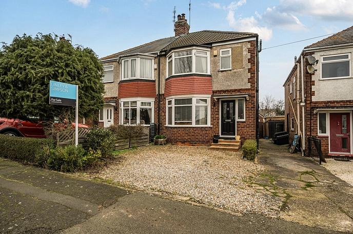 3 bedroom  semi-detached house for sale