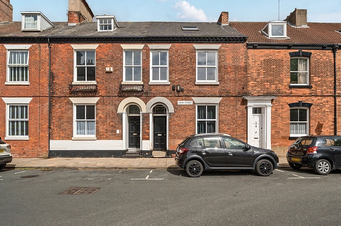 4 bedroom  terraced house for sale
