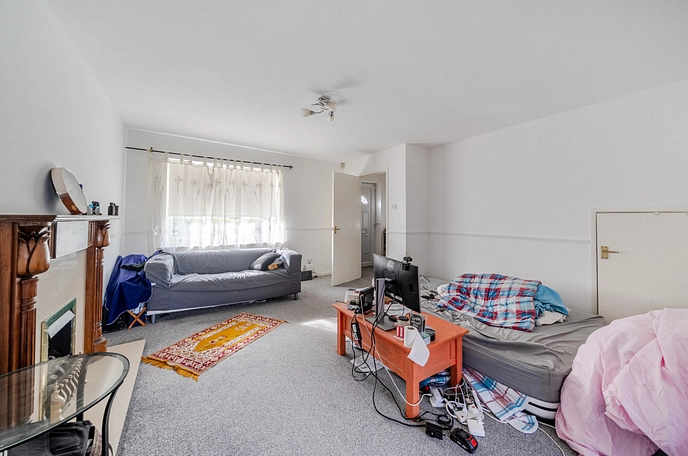 3 bedroom  semi-detached house for sale