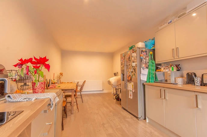 4 bedroom  semi-detached house for sale