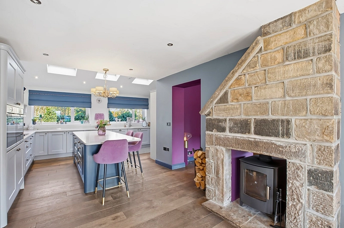 5 bedroom  detached house for sale