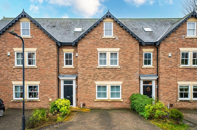5 bedroom terraced house for sale