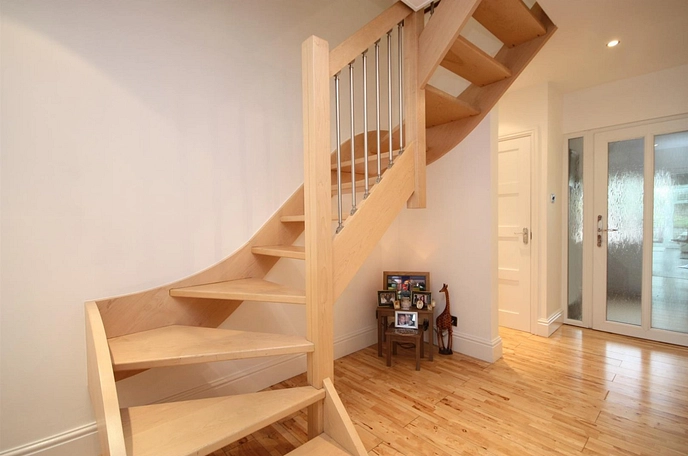 6 bedroom  detached house to rent