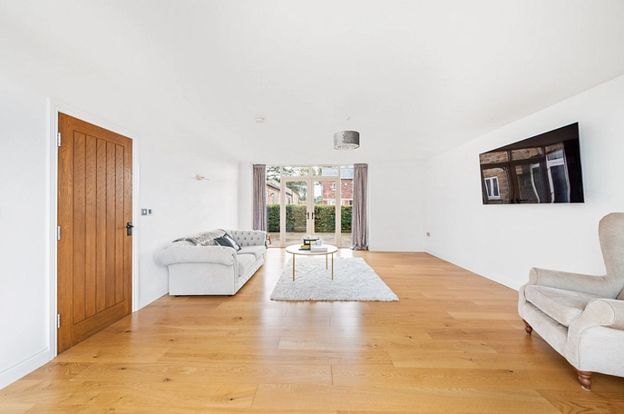 4 bedroom  semi-detached house for sale