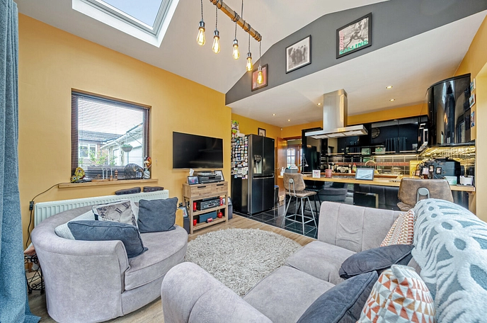 3 bedroom  semi-detached house for sale