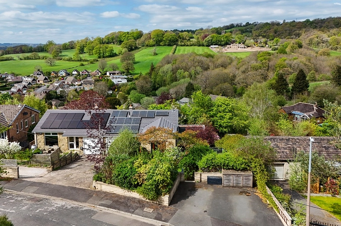 3 bedroom  semi-detached house for sale