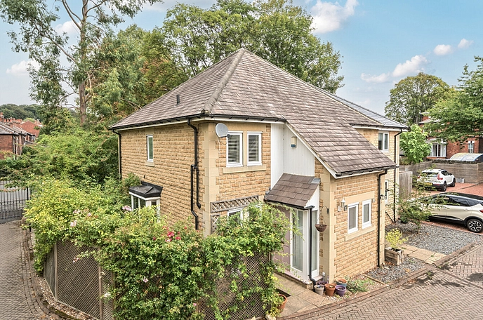 2 bedroom semi-detached house for sale