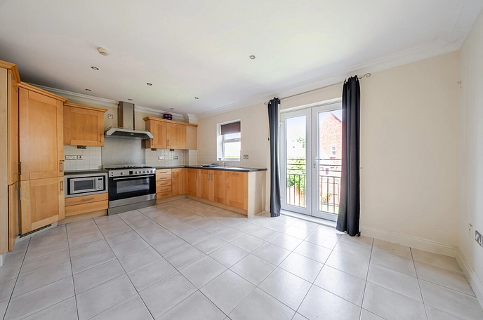5 bedroom  terraced house for sale