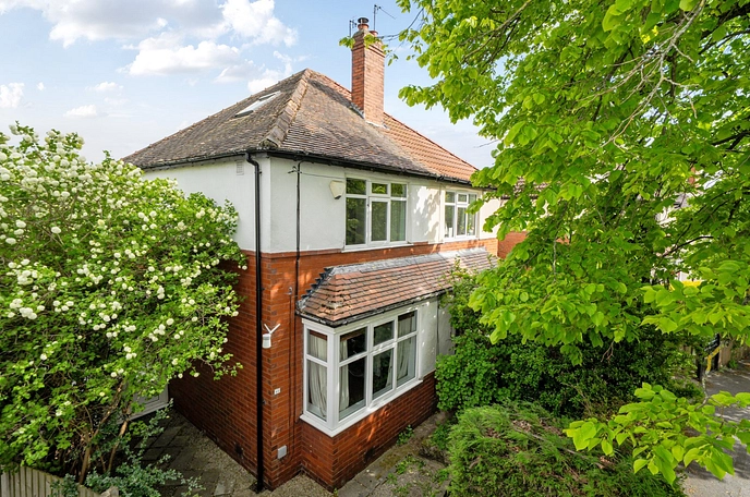 2 bedroom  semi-detached house for sale