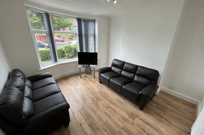 7 bedroom  semi-detached house for sale