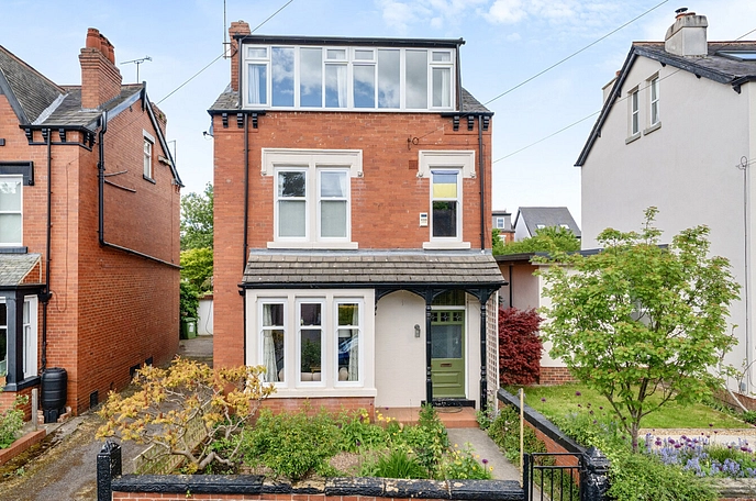 5 bedroom  detached house for sale