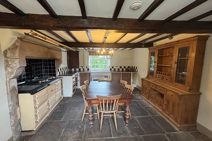 5 bedroom  detached house to rent