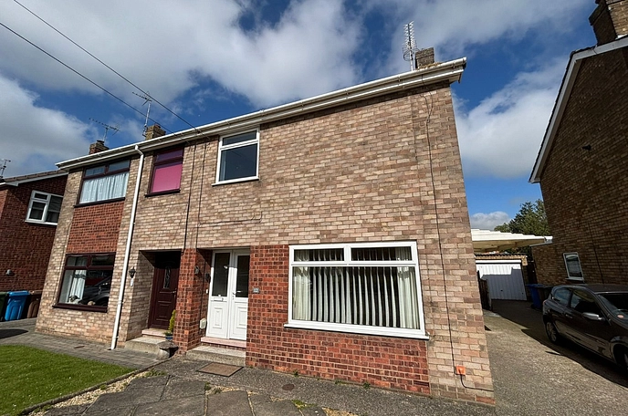 3 bedroom  semi-detached house to rent