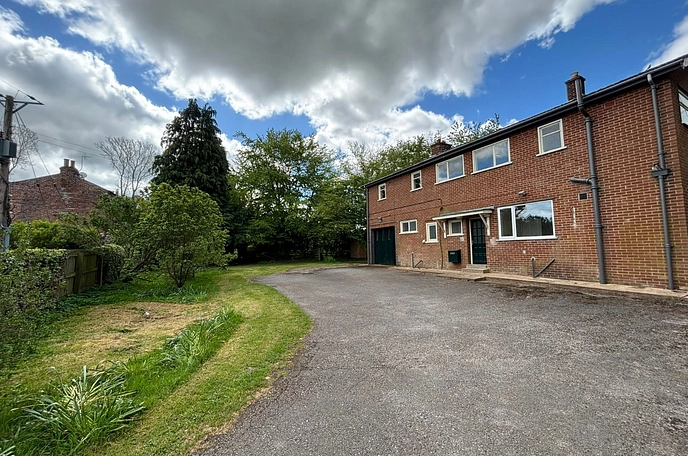 4 bedroom  detached house to rent