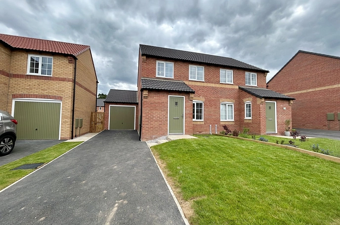 3 bedroom  semi-detached house to rent