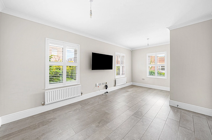 4 bedroom  semi-detached house for sale