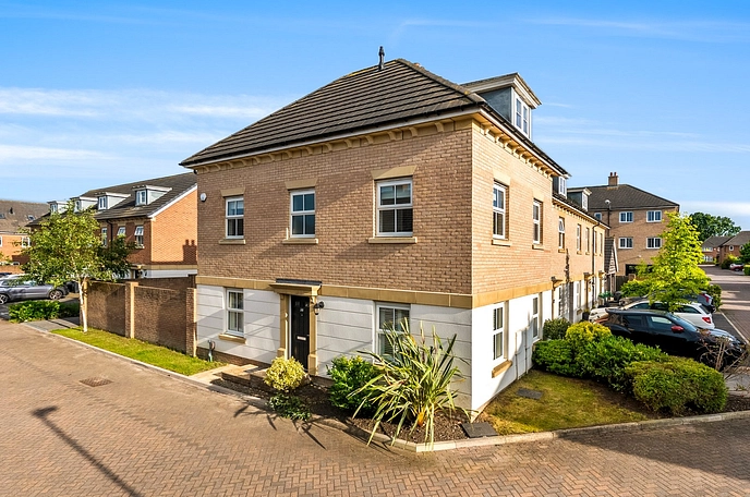 4 bedroom semi-detached house for sale