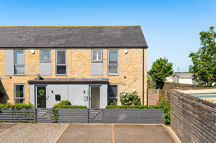 3 bedroom  terraced house for sale