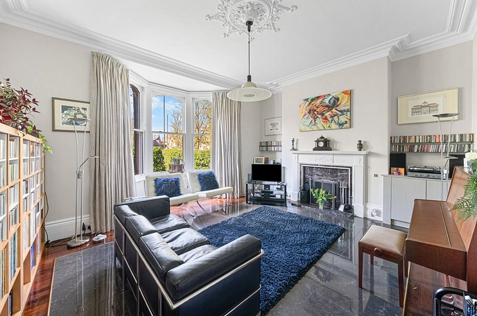 6 bedroom  terraced house for sale