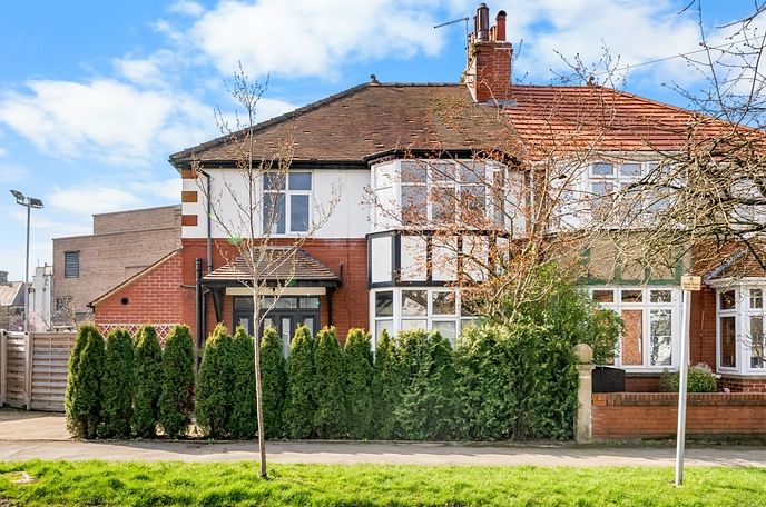 4 bedroom semi-detached house for sale