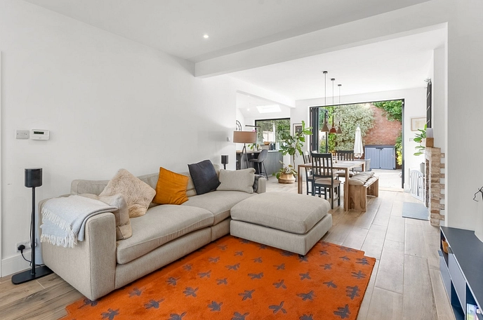 4 bedroom  semi-detached house for sale