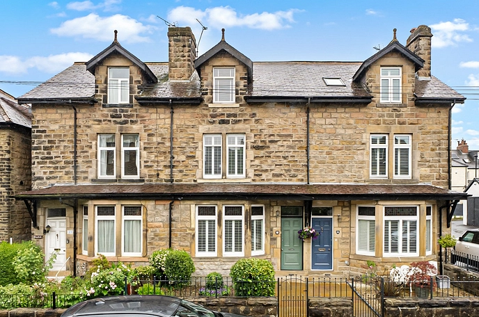 3 bedroom  terraced house for sale
