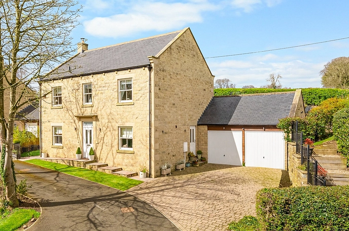 5 bedroom  detached house for sale
