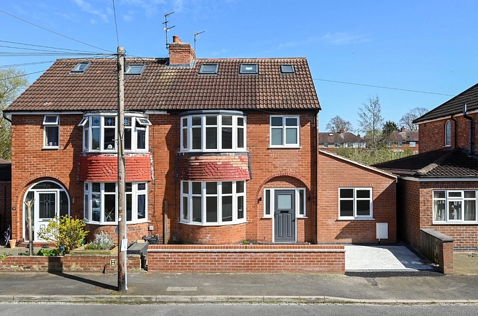 3 bedroom  semi-detached house for sale