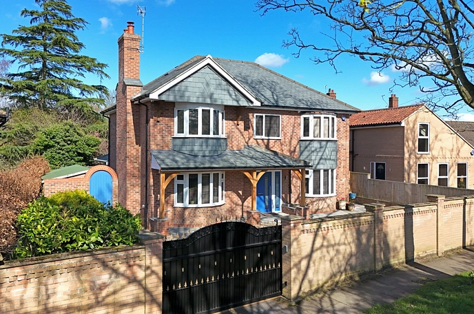 4 bedroom  detached house for sale