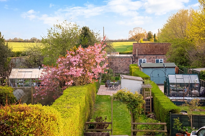 2 bedroom  terraced house for sale