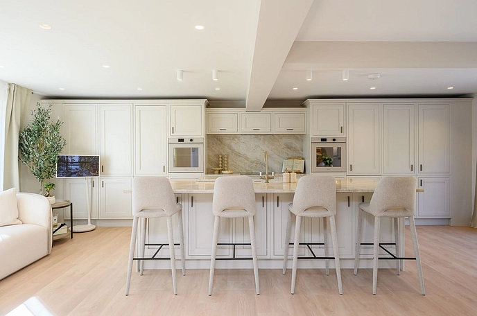 5 bedroom  detached house to rent