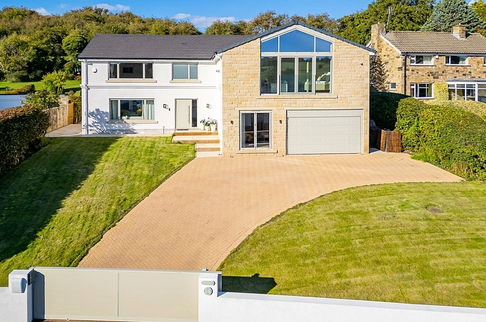 5 bedroom  detached house to rent