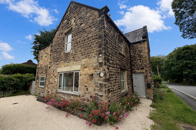 4 bedroom  semi-detached house to rent