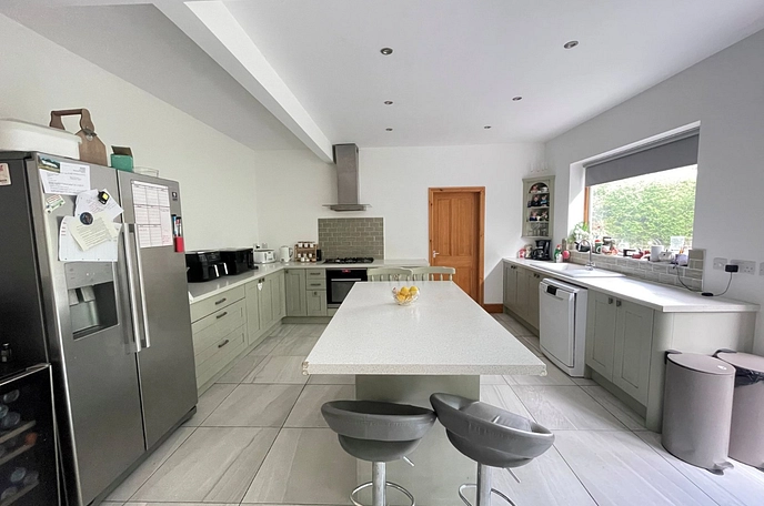 4 bedroom  detached house to rent