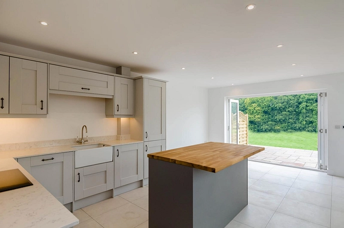 4 bedroom  semi-detached house to rent