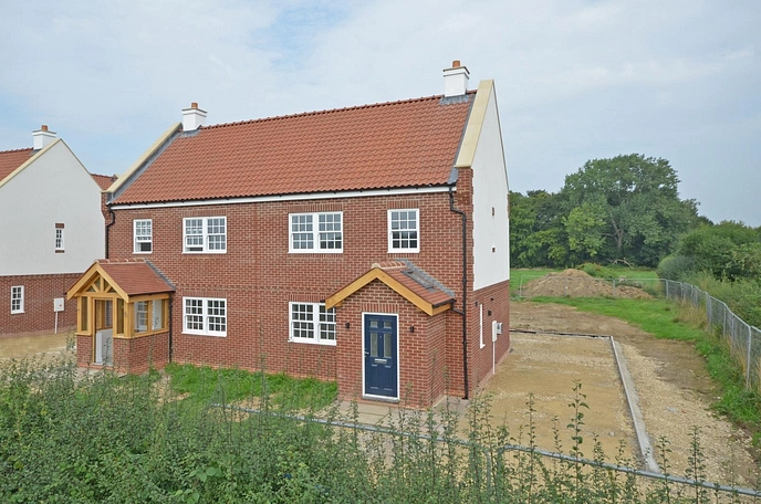 4 bedroom  semi-detached house to rent