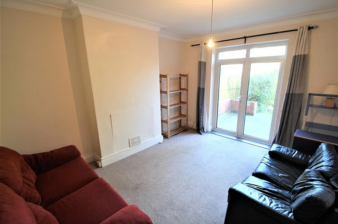 5 bedroom  semi-detached house for sale