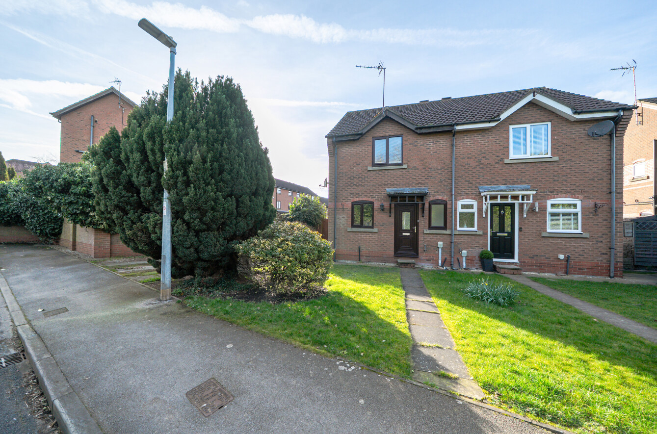 3 bedroom  semi-detached house for sale