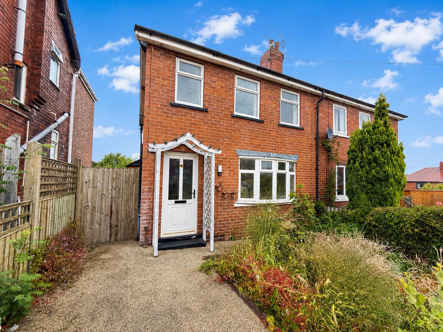 3 bedroom  semi-detached house to rent
