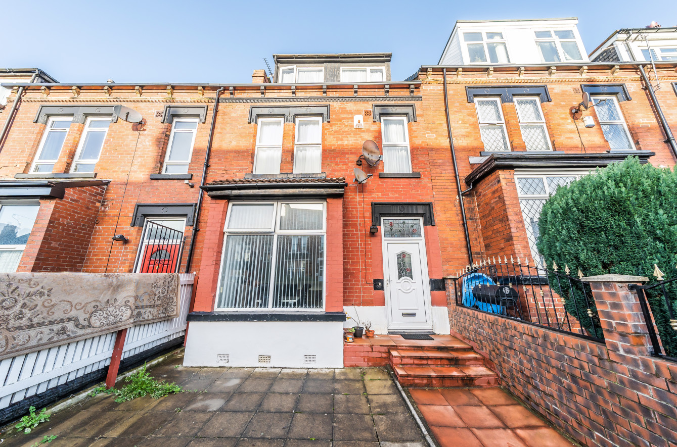 6 bedroom  terraced house for sale