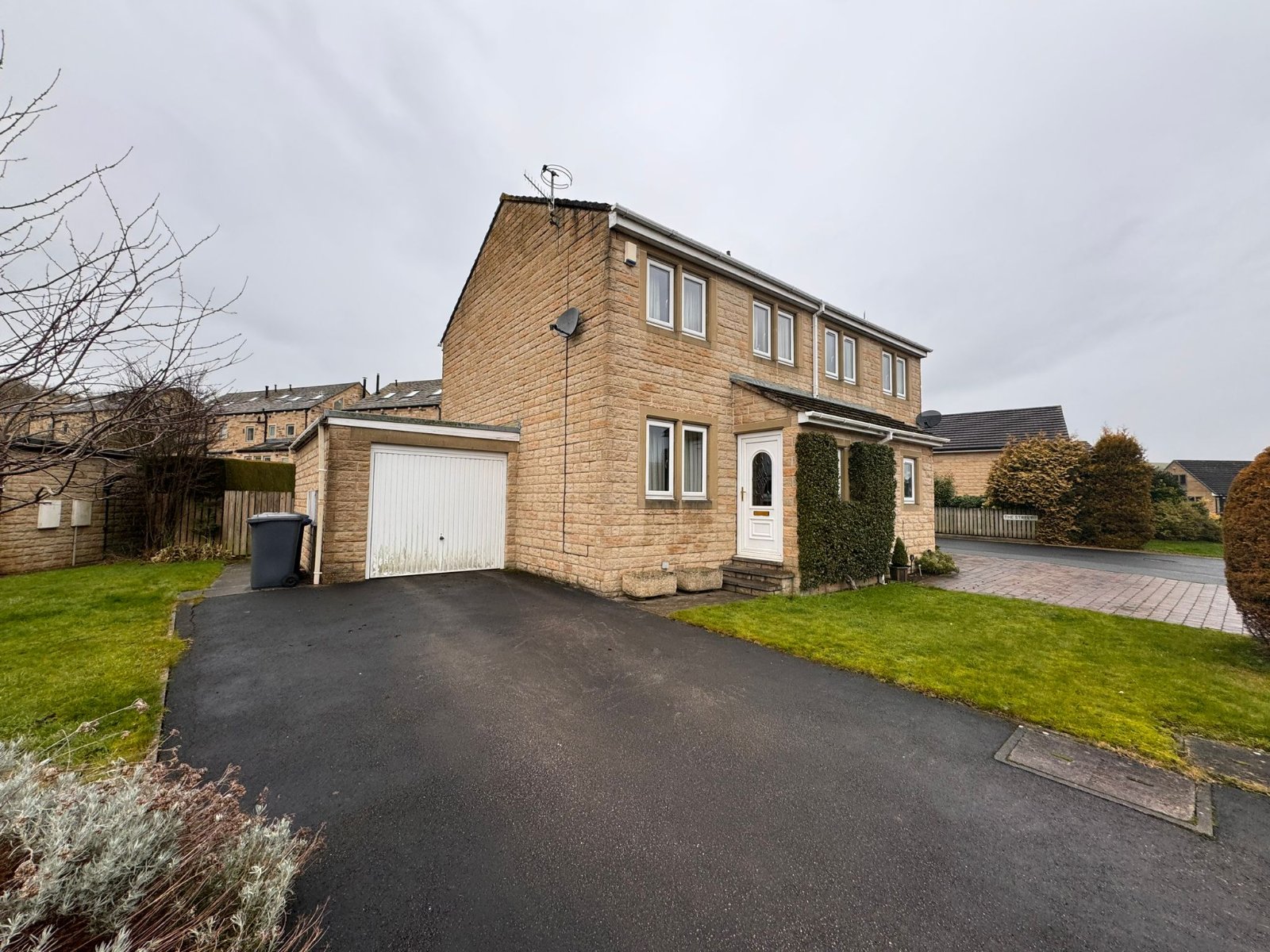2 bedroom  semi-detached house to rent