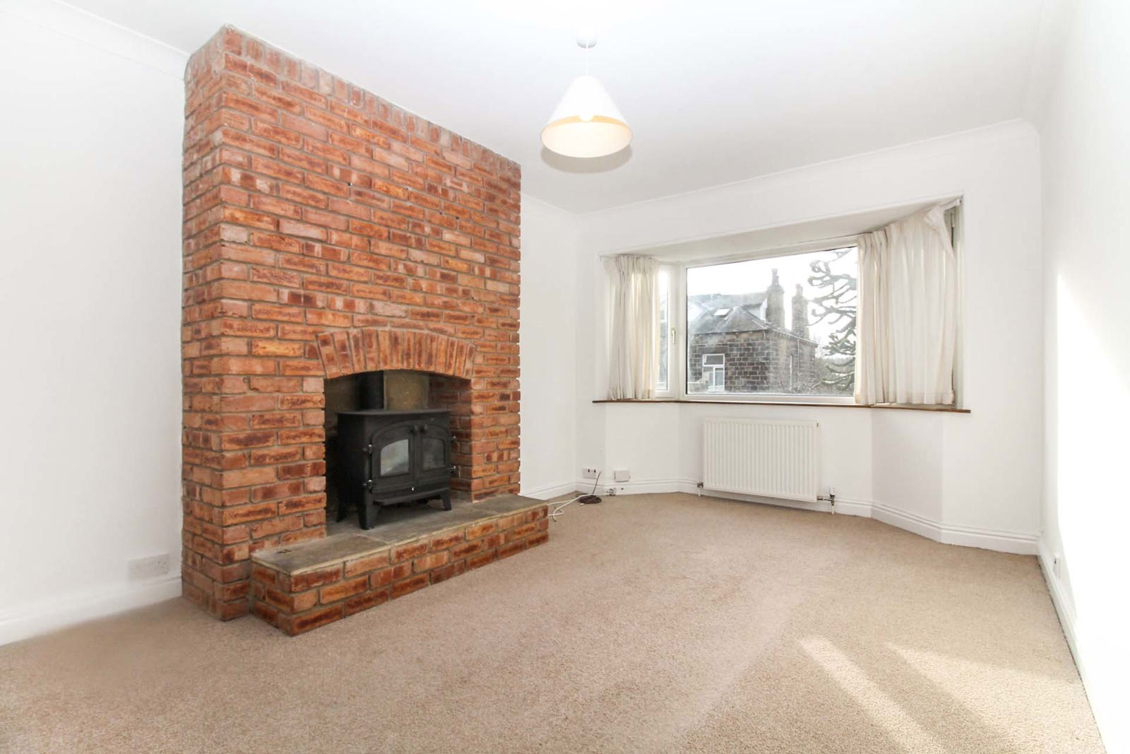 3 bedroom  semi-detached house to rent