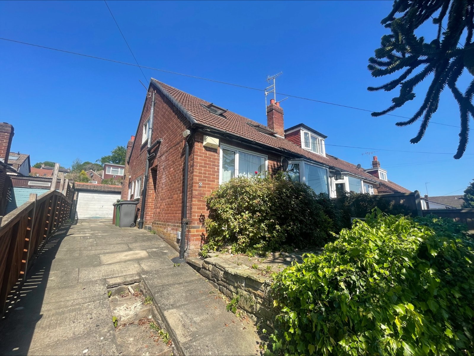 3 bedroom  semi-detached house to rent