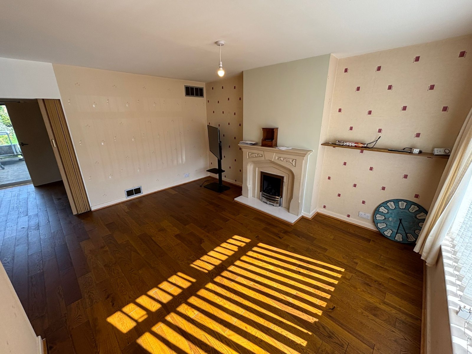 3 bedroom  semi-detached house to rent