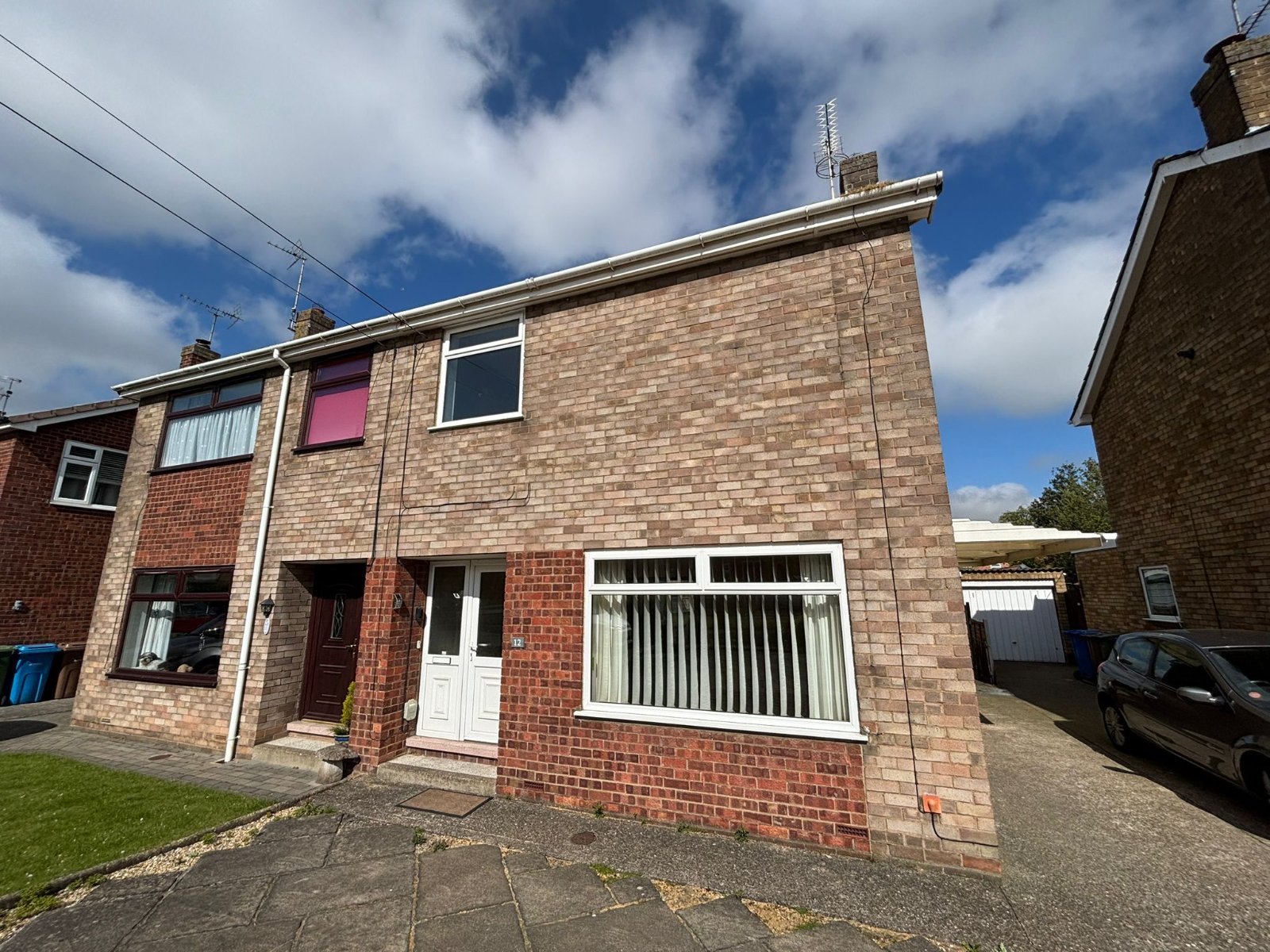 3 bedroom  semi-detached house to rent