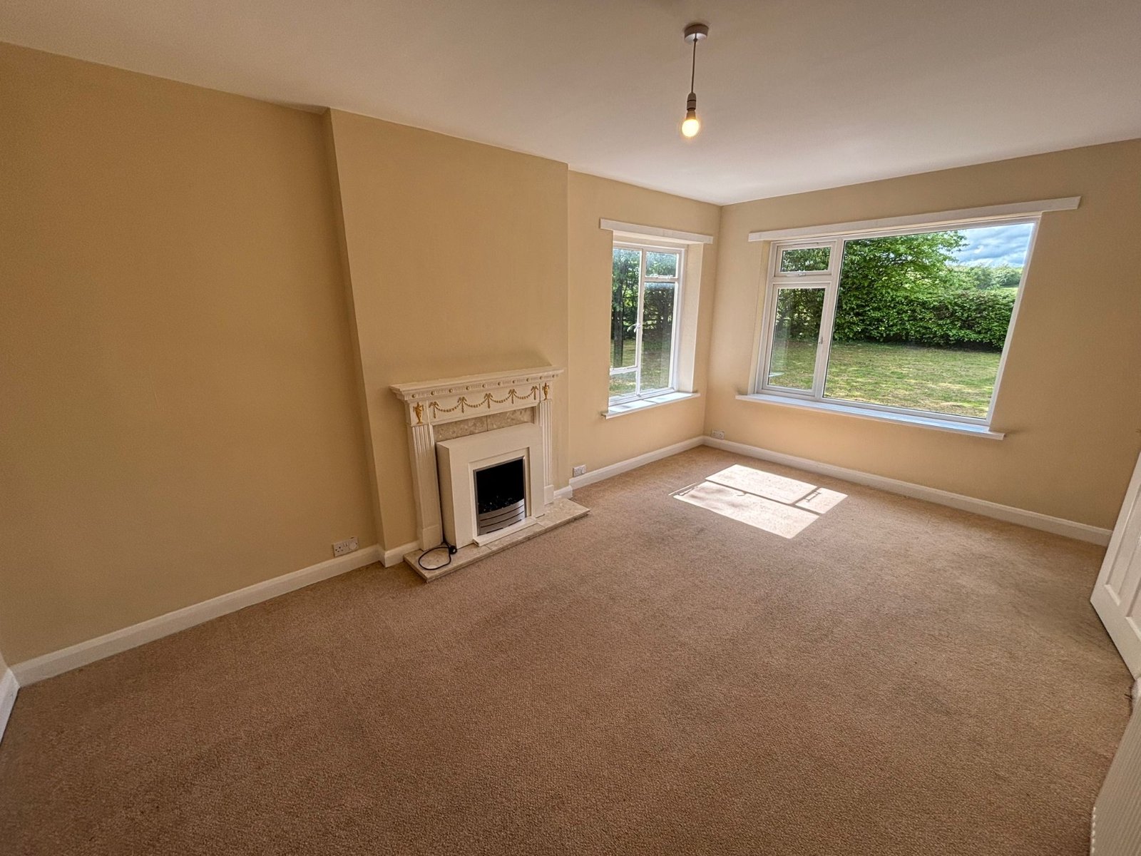 4 bedroom  detached house to rent