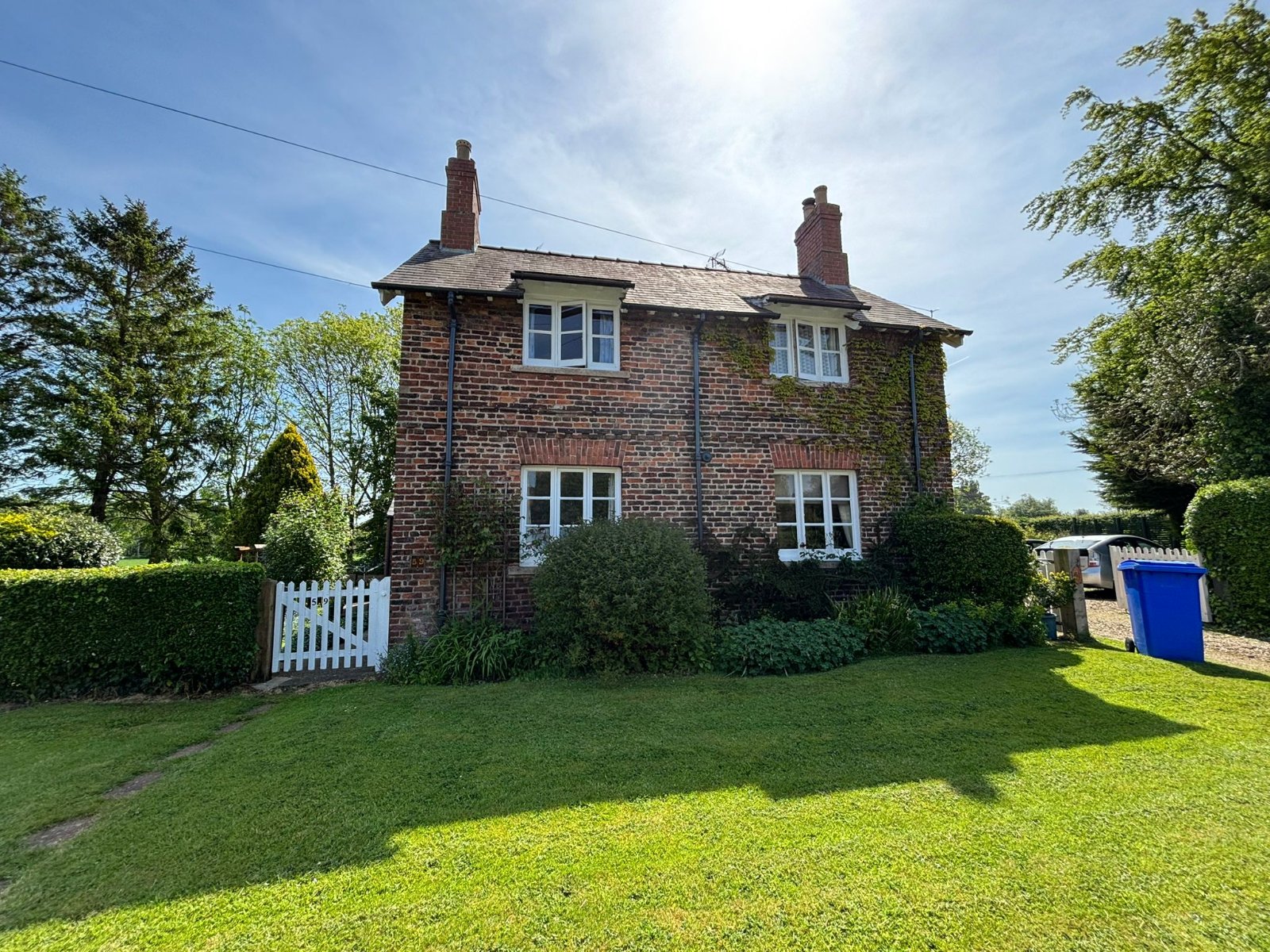 2 bedroom  semi-detached house to rent