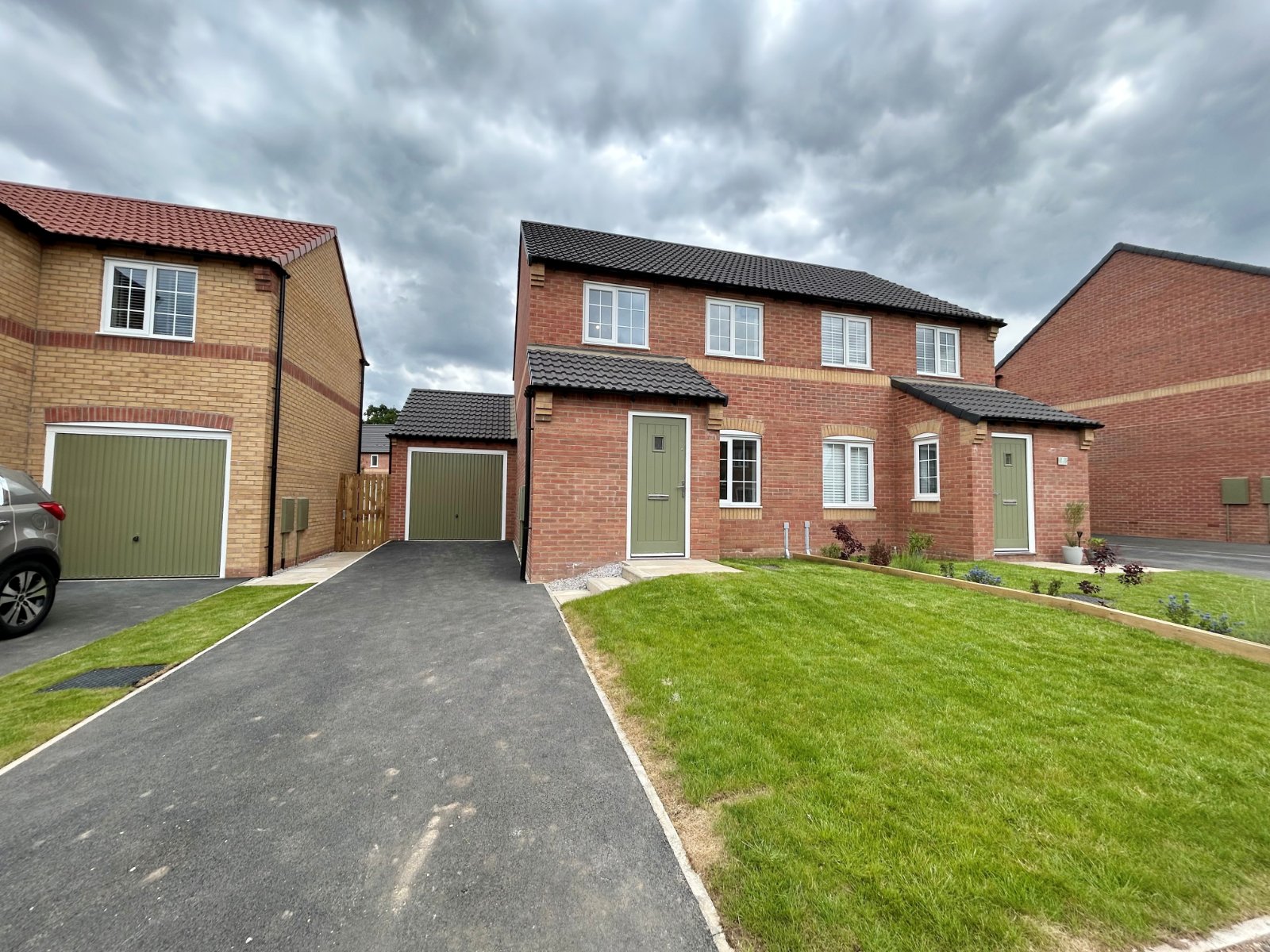 3 bedroom  semi-detached house to rent