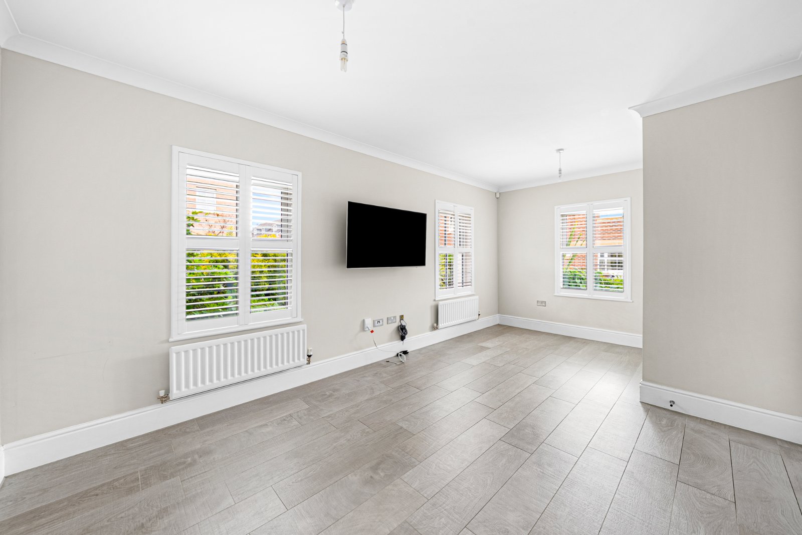 4 bedroom  semi-detached house for sale